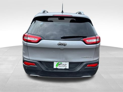 Used 2018 Jeep Cherokee Limited FWD image 5