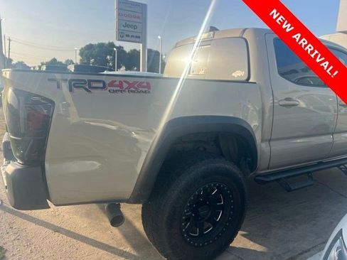Used 2019 Toyota Tacoma TRD Off-Road AWD/4WD image 5