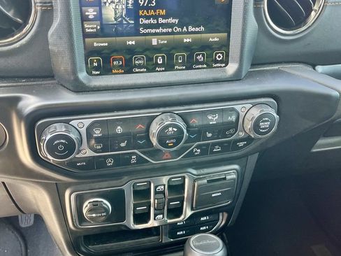 Used 2022 Jeep Gladiator Overland AWD/4WD image 11
