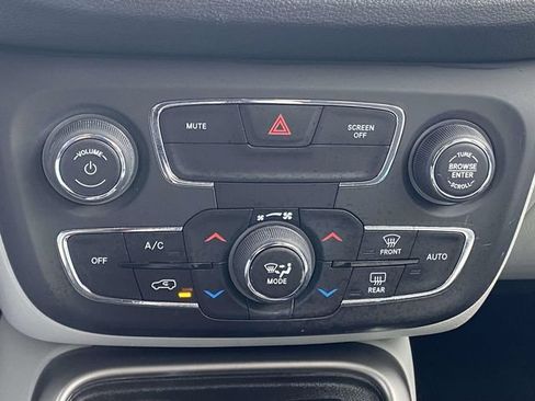 Used 2019 Jeep Compass Latitude FWD image 28