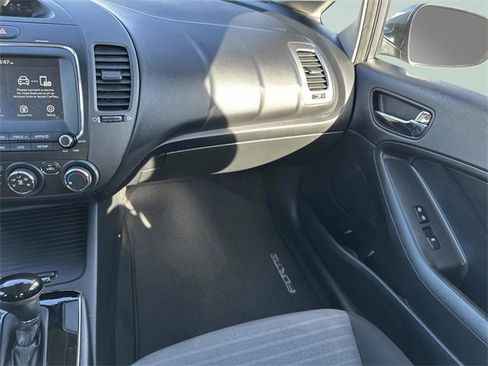 Used 2018 Kia Forte S w/ S Technology Plus Package image 14