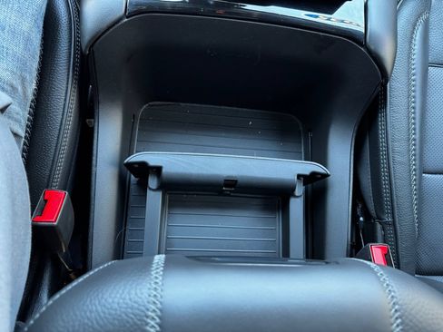 Used 2025 GMC Yukon Denali w/ Sun & Power Step Package AWD/4WD image 23