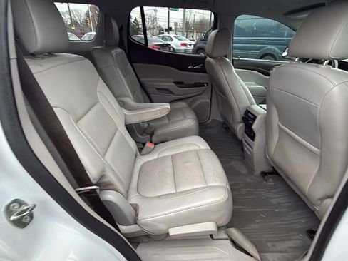 Used 2019 GMC Acadia SLT w/ LPO, Floor Liner Package image 16