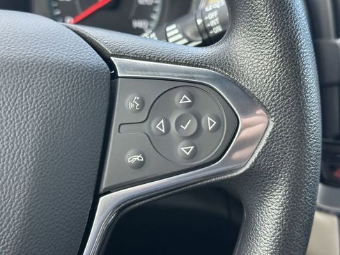Used 2023 Chevrolet Traverse LS FWD image 27