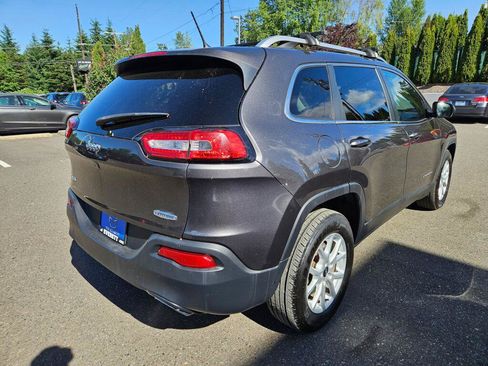 Used 2015 Jeep Cherokee Latitude w/ Cold Weather Group AWD/4WD image 5