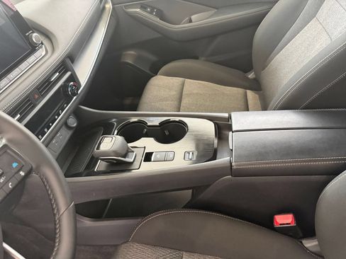 Used 2026 Nissan Rogue SV FWD image 43