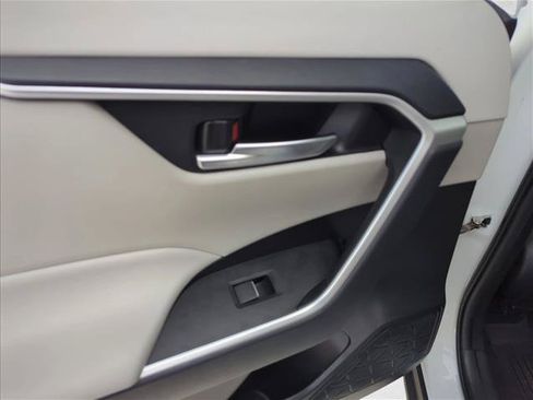 Used 2024 Toyota RAV4 XLE w/ Convenience Package FWD image 8