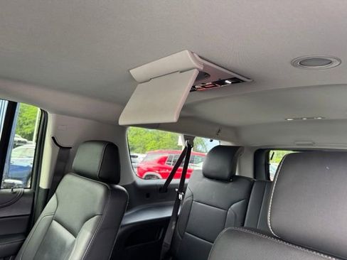 Used 2020 Chevrolet Suburban Premier AWD/4WD image 12