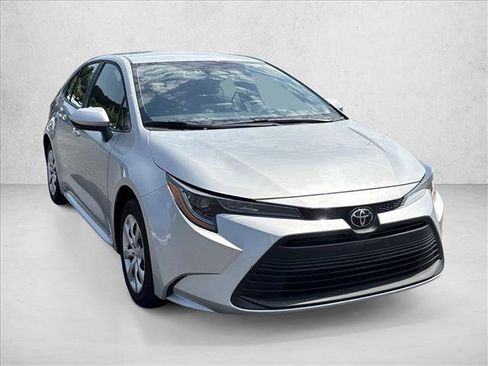 Certified 2025 Toyota Corolla LE FWD image 3