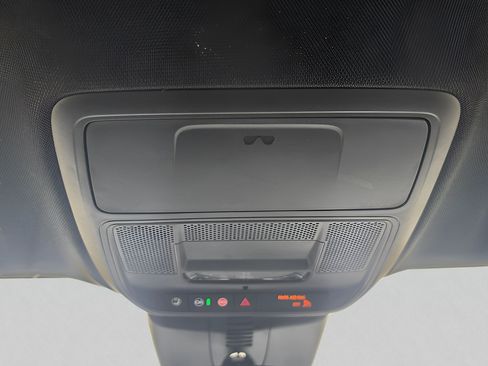 Used 2025 Chevrolet Traverse LT FWD image 25