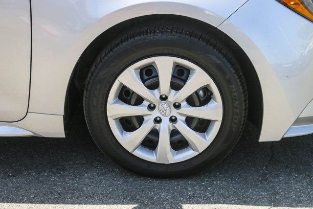 Used 2025 Toyota Corolla LE FWD image 15