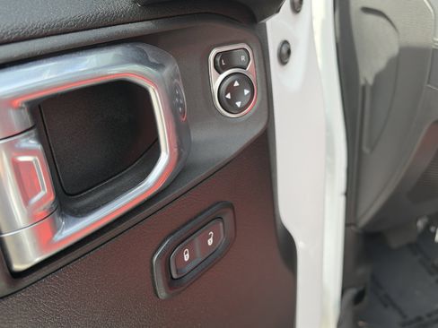 Used 2024 Jeep Wrangler Rubicon w/ Technology Group image 13