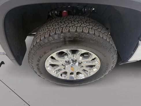 Used 2025 Chevrolet Silverado 2500 LTZ w/ LTZ Premium Package image 10