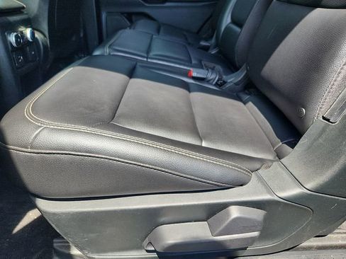 Used 2020 Ford Explorer XLT w/ Equipment Group 202A AWD/4WD image 27