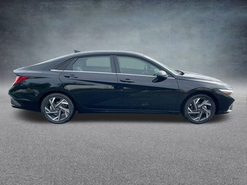 New 2025 Hyundai Elantra Limited image 33