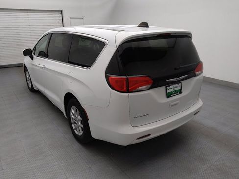 Used 2023 Chrysler Voyager LX FWD image 5