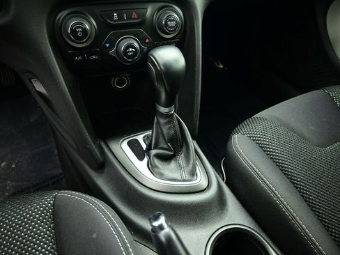 Used 2015 Dodge Dart SXT image 20