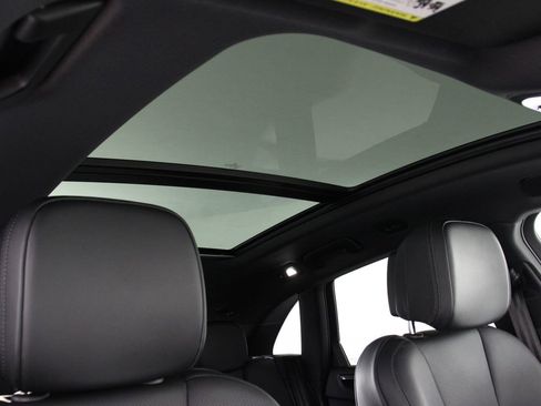 Certified 2026 Porsche Macan AWD/4WD image 25