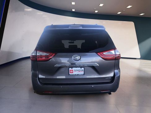 Used 2016 Toyota Sienna Limited Premium image 4