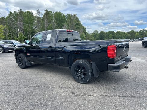 Used 2018 Chevrolet Silverado 1500 LT w/ Midnight Edition AWD/4WD image 5