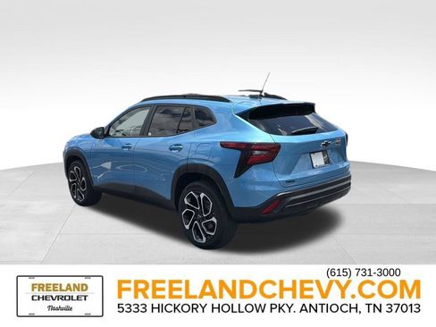 Used 2025 Chevrolet Trax RS w/ Sunroof Package FWD image 5