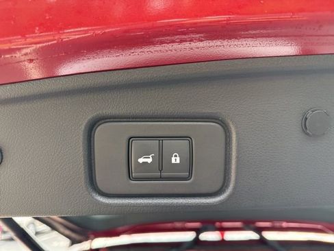 Used 2024 Nissan Pathfinder Platinum w/ Black Appearance Package image 17