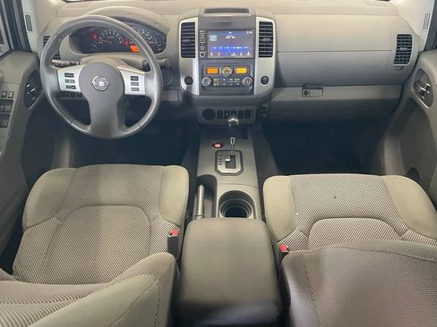 Certified 2020 Nissan Frontier SV w/ Midnight Edition Floor Mats RWD image 11