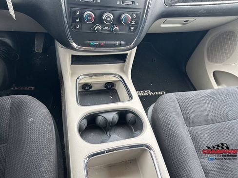 Used 2014 Dodge Grand Caravan SXT image 15