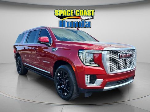 Used 2022 GMC Yukon XL Denali w/ Denali Premium Package image 13