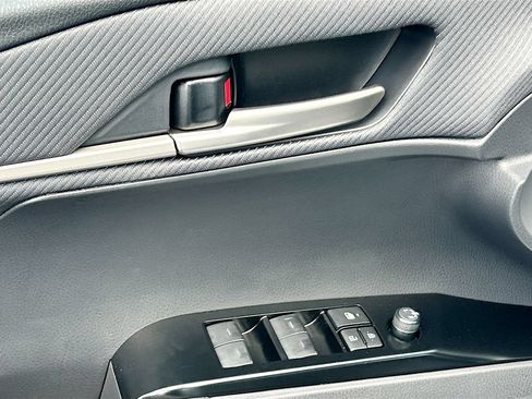 New 2025 Toyota Camry SE w/ Convenience Package FWD image 18