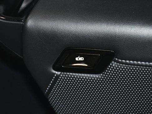 Used 2025 BMW 740i image 27