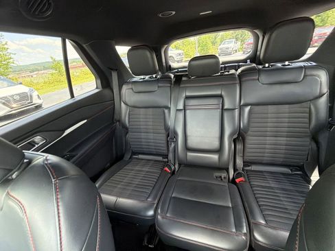 Used 2025 Ford Explorer ST-Line w/ ST-Line Street Pack AWD/4WD image 28