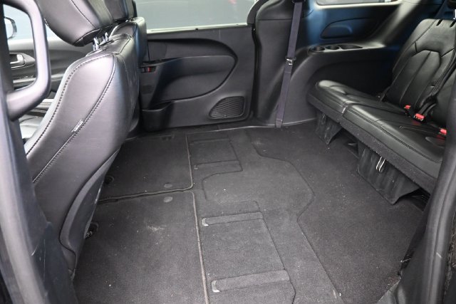Used 2025 Chrysler Pacifica Select FWD image 16