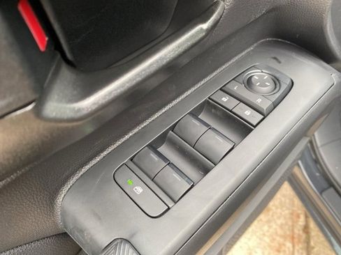 Used 2025 Toyota Tacoma SR image 16