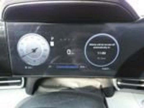 Used 2024 Hyundai Elantra Limited image 5