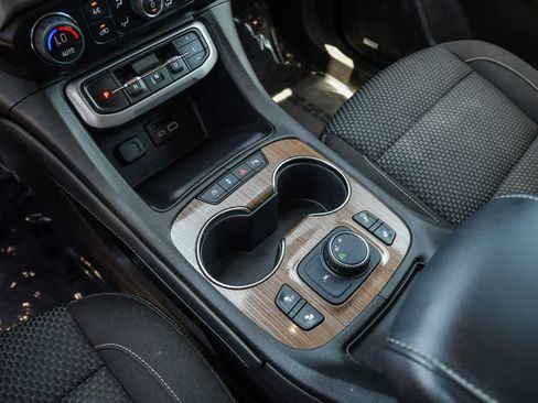 Used 2022 GMC Acadia SLE w/ Driver Convenience Package FWD image 20