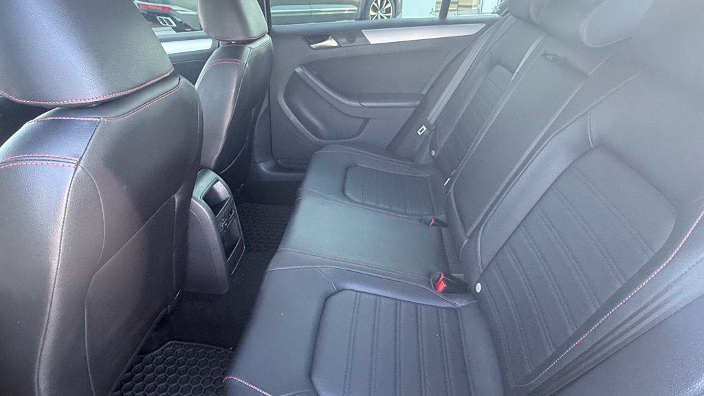 Used 2013 Volkswagen Jetta GLI FWD image 24