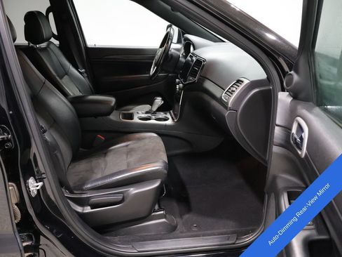 Used 2019 Jeep Grand Cherokee Altitude AWD/4WD image 4