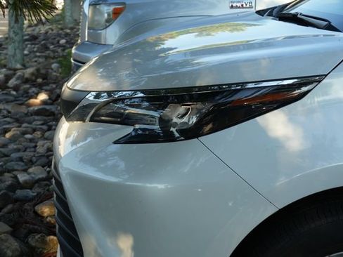 Used 2025 Toyota Sienna XLE w/ XLE Plus Package FWD image 12