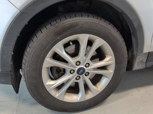 Used 2017 Ford Escape SE w/ SE Cold Weather Package AWD/4WD image 9