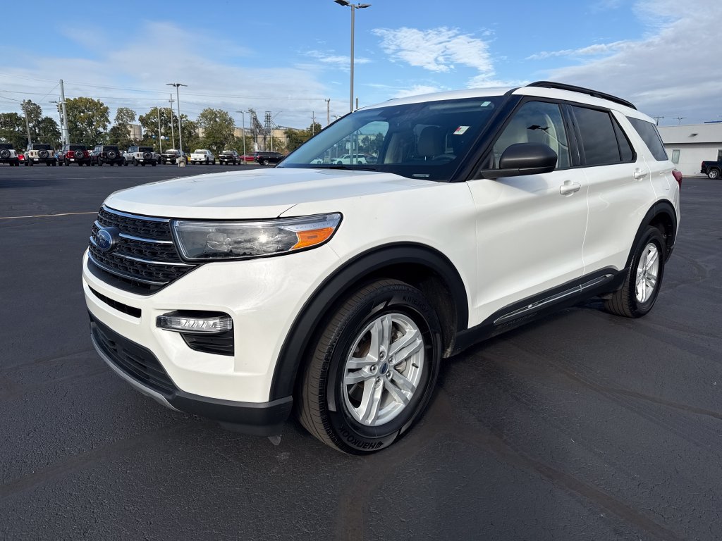 Used 2023 Ford Explorer XLT w/ Equipment Group 202A AWD/4WD image 4