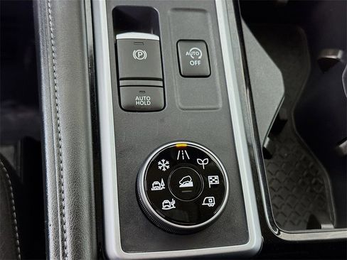 Certified 2024 Nissan Pathfinder SV image 12