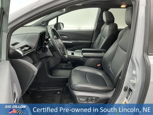 Used 2022 Toyota Sienna XLE Woodland Edition image 17