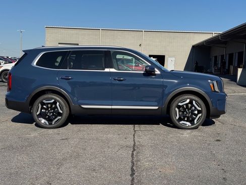 New 2025 Kia Telluride S image 2
