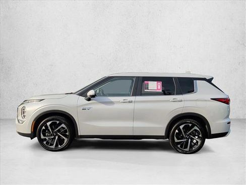 Used 2024 Mitsubishi Outlander 4WD Plug-In Hybrid image 8
