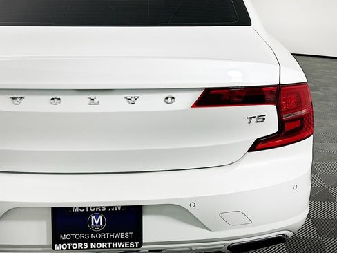 Used 2019 Volvo S90 T5 Momentum image 15
