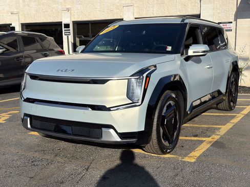 Used 2024 Kia EV9 Land image 5