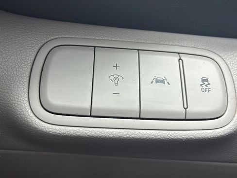 Used 2020 Hyundai Venue SEL FWD image 18
