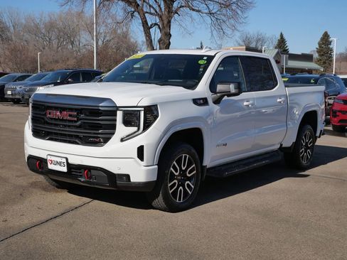 Used 2023 GMC Sierra 1500 AT4 w/ AT4 Premium Package AWD/4WD image 4