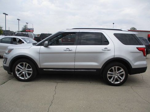 Used 2016 Ford Explorer Limited w/ Equipment Group 301A AWD/4WD image 3